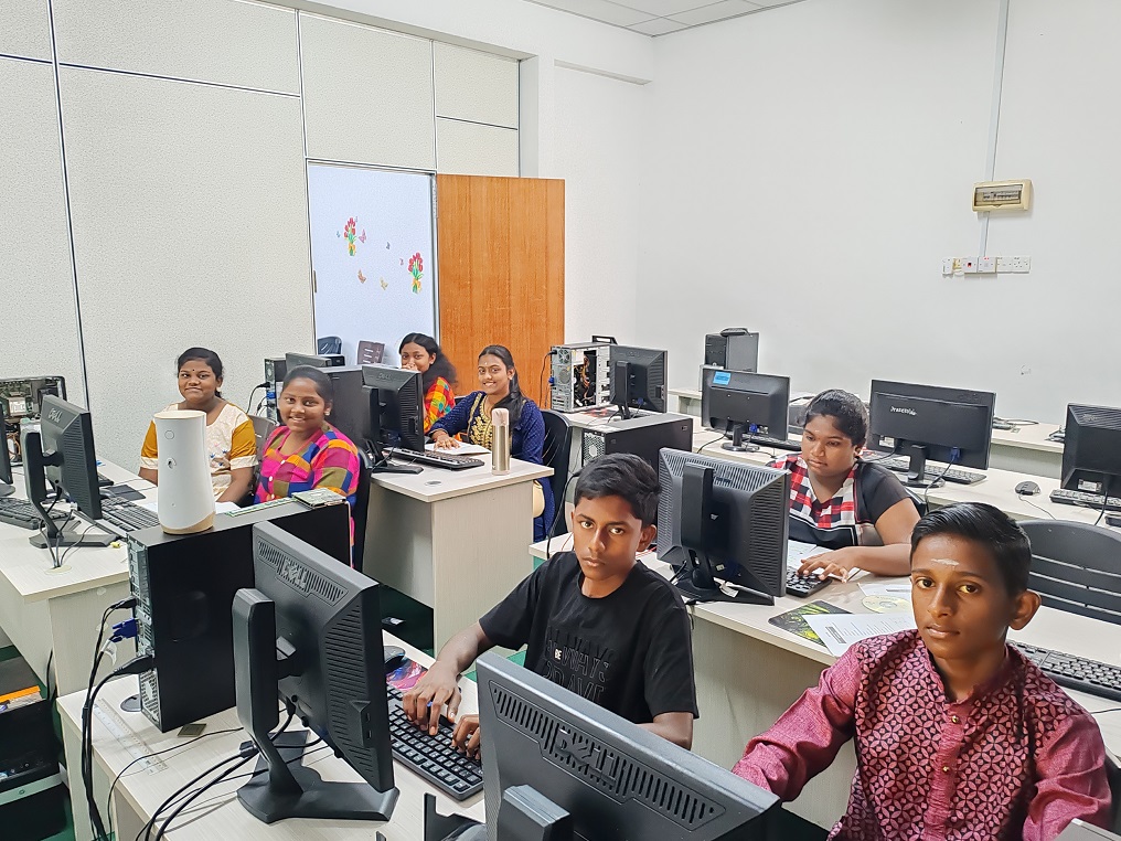 Suba sri and SathisKumar Batch Kahang, Johor