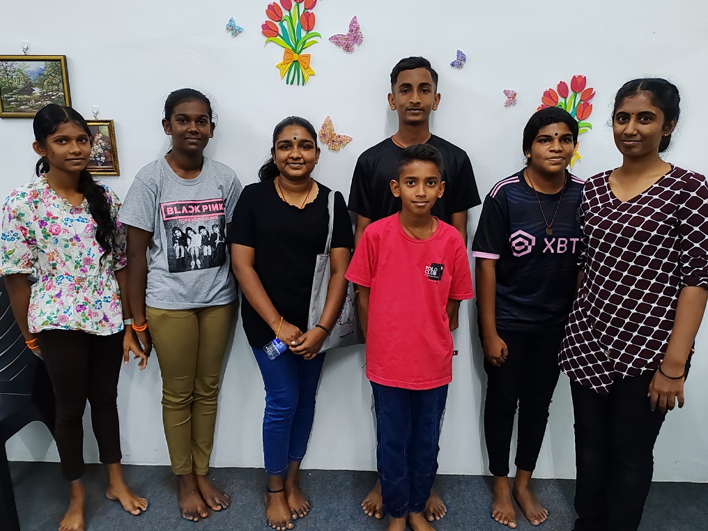 Santhos, Hareeni, Darshni, Uthayarajan and Jayavarshini Batch Chamek, Kluang, Johor
