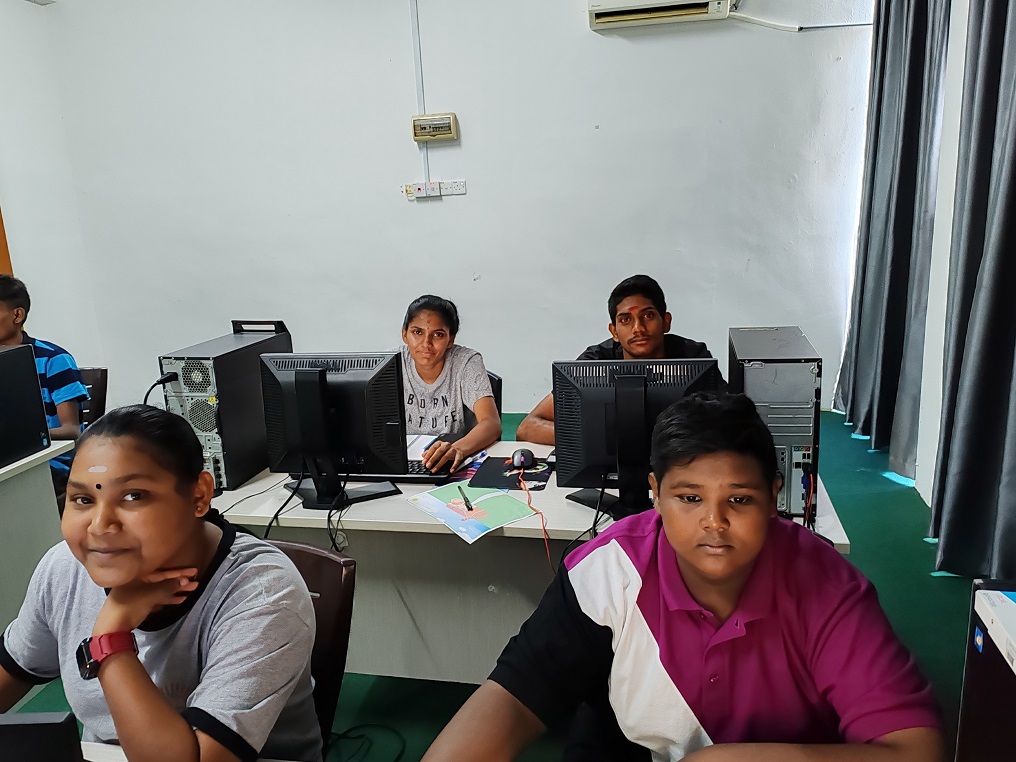 Mahalakshmy, Jivasri and Vinod Batch Yong Peng, Johor